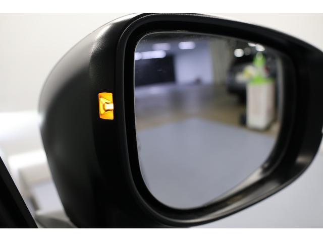 スバルリアビークルディテクション(SRVD)が作動すると、ドアミラー内側のLED表示灯や警報音で注意を促してくれます！