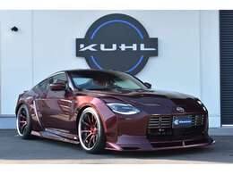 往年のフェアレディZ各モデルの意匠をオマージュしているのが、RZ34の特徴です！初代を思わせるフロントグリルと、最新型のヘッドライトの組み合わせは、懐かしさと最先端どちらの側面も感じられます！！！