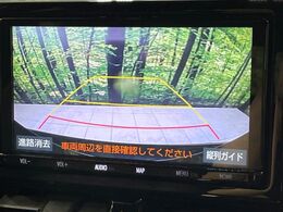 【バックカメラ】駐車時に後方がリアルタイム映像で確認できます。大型商業施設や立体駐車場での駐車時や、夜間のバック時に大活躍！運転スキルに関わらず、今や必須となった装備のひとつです！