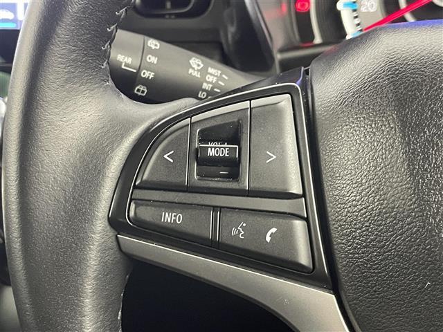 【ステアリングスイッチ】手元のボタンから、オーディオやナビなどの操作ができるので、よそ見をせずに安全に運転に集中できます！