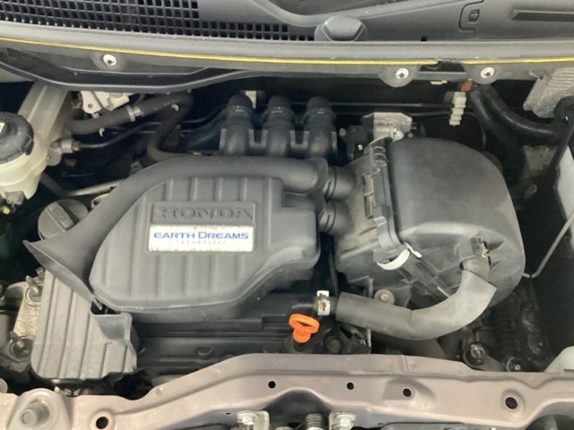 ホンダスタッフがしっかり整備して保証付きにてお渡し致します。エンジンルーム＆室内ルームともにクリーニング済みで清潔です。快適なドライブをお楽しみください。