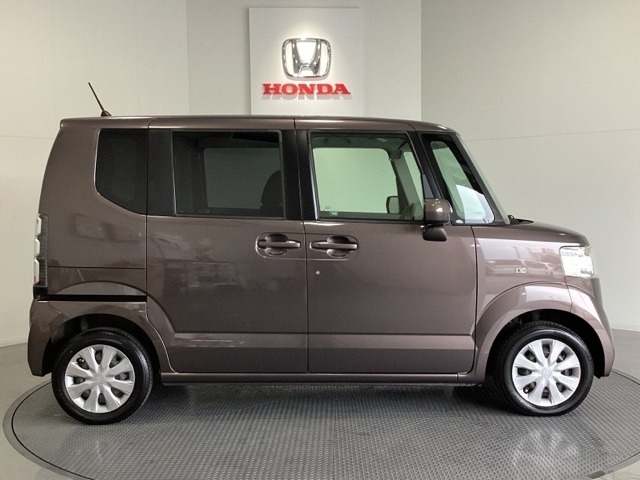 購入後も自社指定整備工場完備でお客様の愛車をしっかりサポート致します！御納車時には安全かつ安心してお乗り頂けるようホンダ専門知識を持つ整備スタッフが点検・整備・装備も説明をしてお渡ししております。