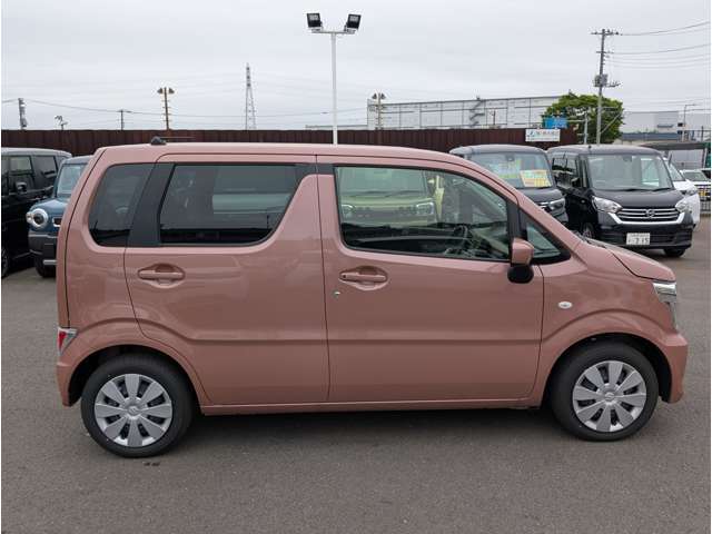 ☆当店商品の特徴☆　登録がされているお車で走行距離は10キロほどで誰も乗っていない車です！展示車はキズが付いてしまう場合もあるので直接ご確認くださいませ。