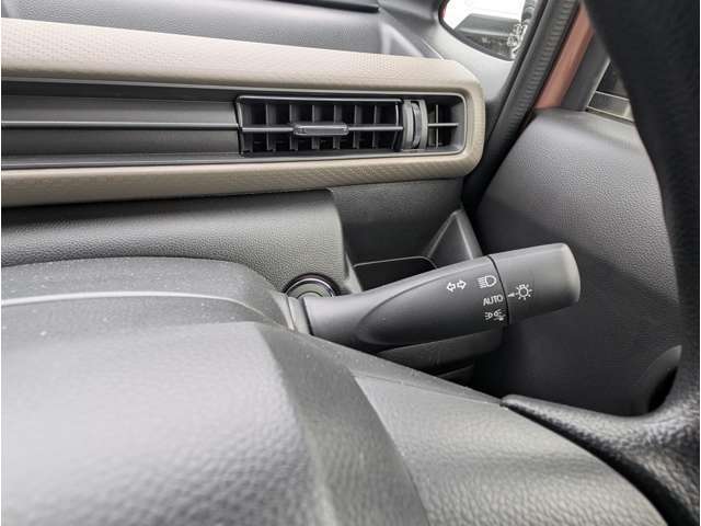 ☆ご納車前準備☆　お客様の安心安全の為にご納車前の準備にも力を入れております！ 整備士と営業が連携して確認しております。中古車は修復歴がないか・内外装の清掃・部品の確認交換をしています