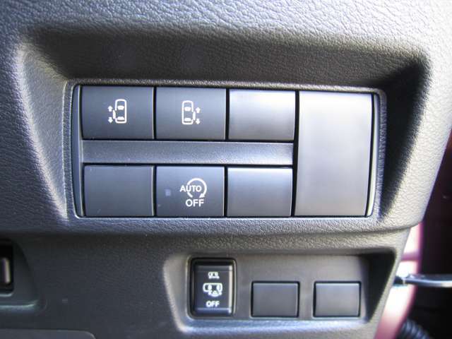 両側電動スライドドアです！運転席からの遠隔操作が可能でお子様の送迎などでも活躍致します！