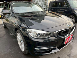お買い求めやすい価格設定の中古車をメイン展開。自社在庫50台以上を展示。掲載のない車両も第2展示場にご用意しております。