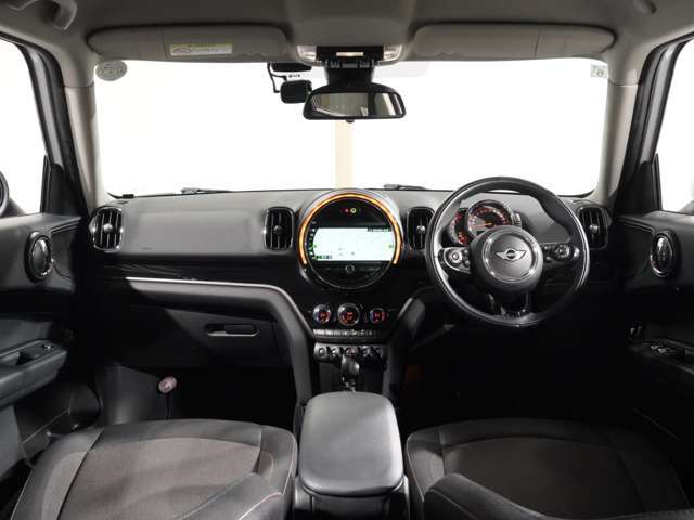 ■高年式、低走行、装備や価格に魅力があるなど、専門店の目線で厳選した高品質なミニのみ厳選し、約250台以上の新旧ミニの中からお気に入りの1台をお選びいただけます■マッチした1台がきっと見つかりますよ♪