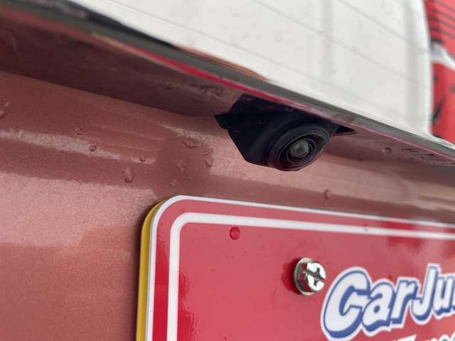 【アラウンドビューモニター】従来のバックカメラに加えて、自車を真上から見ているような視点で周囲を確認できる全方位カメラも搭載♪狭い場所での切り返しや駐車時に心強いサポート装備です。