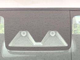 【スマートアシスト】走行中に前方の車両等を認識し、衝突しそうな時は警報とブレーキで衝突回避と被害軽減をアシスト。より安全にドライブをお楽しみいただけます。