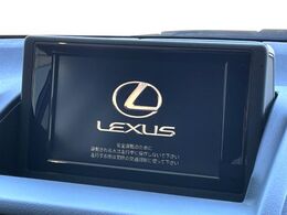 【純正ナビ】人気の純正ナビを装備しております。ナビの使いやすさはもちろん、オーディオ機能も充実！キャンプや旅行はもちろん、通勤や買い物など普段のドライブも楽しくなるはず♪