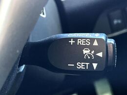 【レーダークルーズコントロール】高速道路での長距離走行が楽に！！自動で速度を保つクルーズコントロールが、衝突軽減システムと連携し、前方の車両を感知して車間を保つように速度調節してくれます！！
