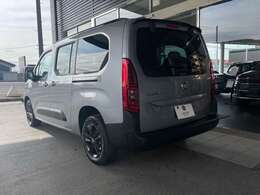 ブラックで各部をコーディネートすることで、精悍で力強い個性を感じさせます