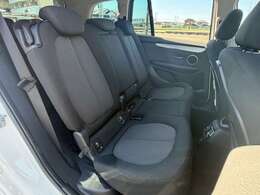 ブラックグリッドクロスシートを装備しており、車内の高級感がアップしております☆
