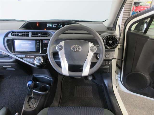 低燃費で環境にもやさしいハイブリッド車です。トヨタ専用診断機器でハイブリッドシステムを綿密に点検してあります！