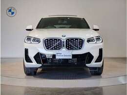 BMW代表的な特徴のキドニーグリル。BMWのすべてのモデルに採用され、BMWらしさを強調しております。