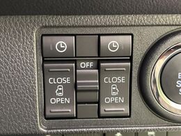 【両側パワースライドドア】スマートキーや運転席のスイッチで後席両側スライドドアの開閉が可能♪電動だから力を入れてドアを開ける必要が無く、小さなお子様でも簡単に開け閉めでき快適です♪