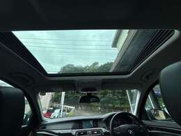 人気オプションのサンルーフ装備車です！