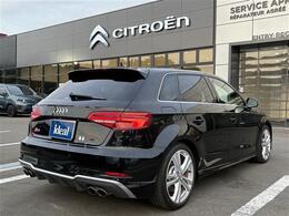 当社の納車前点検・サービスの内容は、車検点検・法定12ヶ月定期点検・油脂類の点検及び交換・バッテリーの点検及び交換等を行い、良好な状態にてご納車させていただきます。