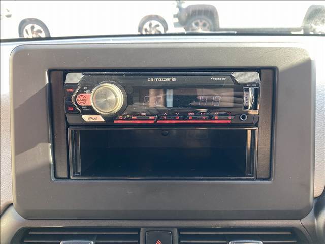 【オーディオ】室内でラジオや音楽をお聞きいただけますので快適なドライブが楽しめます。もちろんナビに変更も可能ですのでご相談ください。