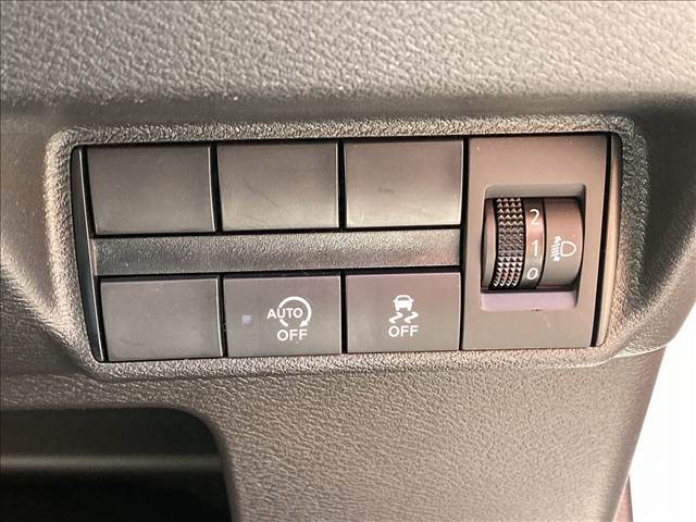 【インテリジェントエマージェンシーブレーキ】前方の車両や歩行者との衝突回避をサポートします 前方の状況を監視し、車両や歩行者との衝突回避・衝突による被害軽減を支援する技術が搭載されています。