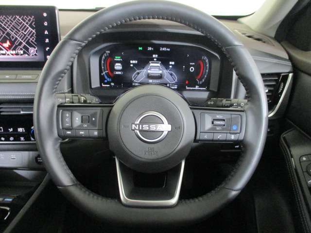 左側、車両情報切替、オーディオ操作スイッチ！右側、プロパイロット機能スイッチ付！