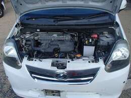 この車はエンジンの状態が良くオイル燃え、オイル上がり下がりがないので、エンジンオイルが減りません。状態が悪い車はエンジンオイル補充しないといけませんオイルが3000キロ走行でゲージにつかなくなります