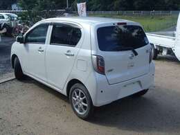 フェンダーに少しへこみがあります。車両本体価格にCVT中古代、エンジン＋CVT脱着,油脂冷却水、エアコンコンプレッサ中古交換費用ドライブシャフトブーツ左右交換消費税込み22万が含まれています。