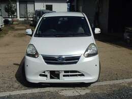 外装クリア剥がれもなく全体的に綺麗な状態です。へッドライトは社外のH4のLEDバルブに交換済みです