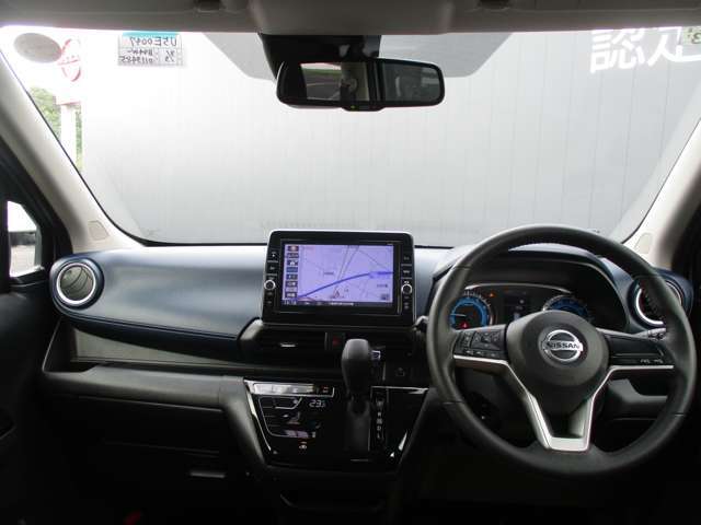 フロントガラスが広く視界が広々としているので、運転がとてもし易いです