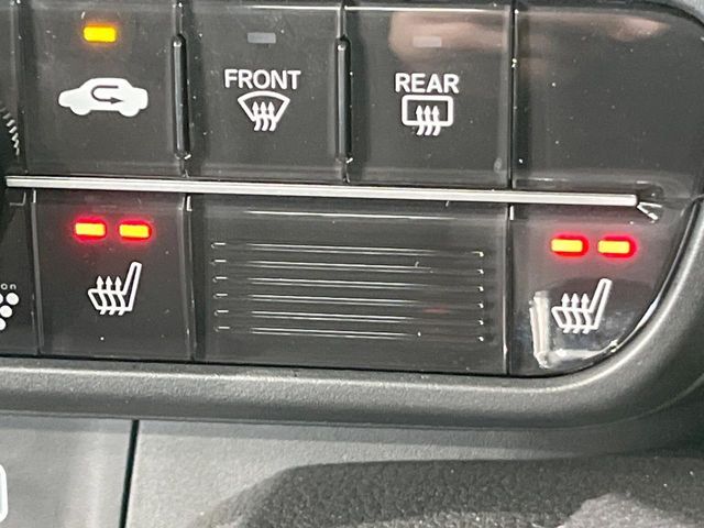 【シートヒーター】寒い日に重宝するシートヒーター！エアコンより早く温まってくれるので寒がりの人も安心ですね♪エアコンの温風は乾燥するから苦手、という方にもをおすすめです。