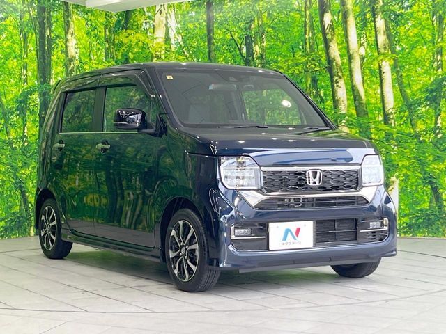 大好評のボディコーティング「弾スプラッシュコート」もご納車までに施工可能。通常のガラスコートと異なる、耐久年数6年の無機質ガラスコーティングが、ボディをキレイな状態に保ってくれます。