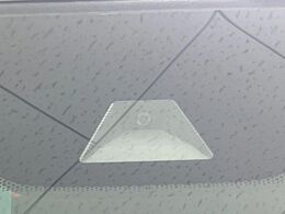 【ホンダセンシング】走行中に前方の車両等を認識し、衝突しそうな時は警報とブレーキで衝突回避と被害軽減をアシスト。より安全にドライブをお楽しみいただけます。