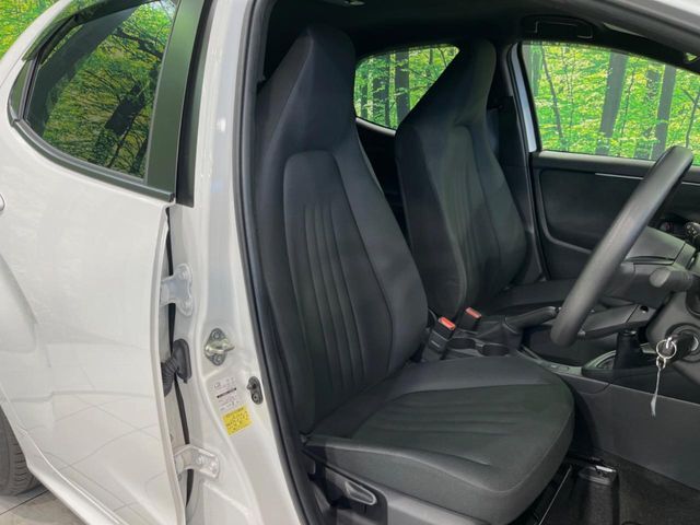 運転席シート廻りは使用感も少なく、良好な状態となっています。前オーナー様が丁寧に使っていたことがよくわかりますね。