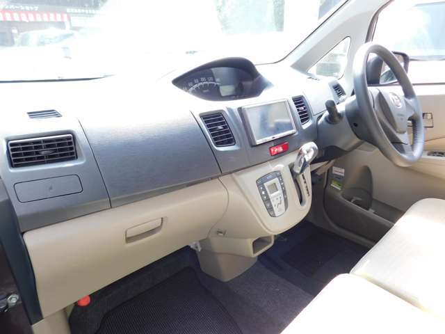 当店はより安く購入できる車を中心に販売致しております。気に入った在庫やこんな車が欲しいなどご要望がございましたら直通電話までご連絡ください。099-238-5222　カーパレス鹿児島