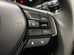 【アダプティブクルーズコントロール】高速道路での長距離走行が楽に！！自動で速度を保つクルーズコントロールが、衝突軽減システムと連携し、前方の車両を感知して車間を保つように速度調節してくれます！！