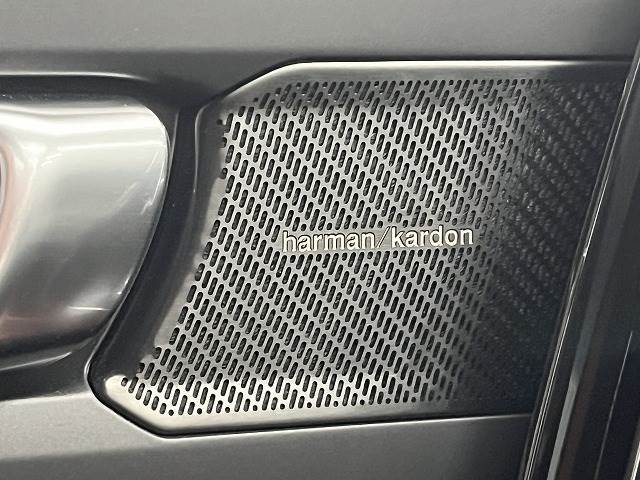 【Burmester（ブルメスター）】オプションの高音質スピーカーを搭載しております。専用チューニングにより、クリアで臨場感あふれるサウンドを実現しワンランク上の空間をお楽しみください。