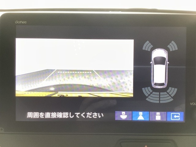 バックでの車庫入れも安心です！　リアカメラが付いているバックモニター付のナビを装備しております。バンパーについているソナーや、操作線もついており距離感も画面から確認できます。