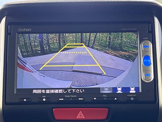 【バックカメラ】駐車時に後方がリアルタイム映像で確認できます。大型商業施設や立体駐車場での駐車時や、夜間のバック時に大活躍！運転スキルに関わらず、今や必須となった装備のひとつです！