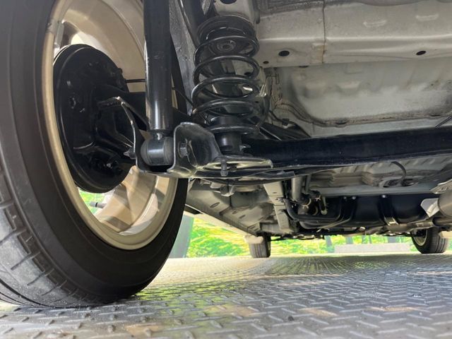 お車を安心してお乗りいただく為には、足回りの定期点検が欠かせません。サービスサポート（有償保証）では無料点検もご提供しており、安心のカーライフをお過ごしいただけるサポート体制が整っています。