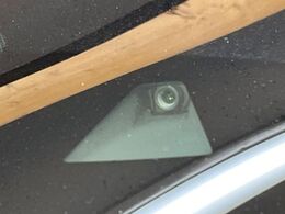 【インテリジェントエマージェンシーブレーキ】フロントカメラで前方の車両や歩行者を検知。衝突しそうな時は衝突被害軽減ブレーキが作動、衝突回避をサポート。より安全にドライブをお楽しみいただけます。