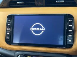 【純正ナビ】人気の純正ナビを装備しております。ナビの使いやすさはもちろん、オーディオ機能も充実！キャンプや旅行はもちろん、通勤や買い物など普段のドライブも楽しくなるはず♪