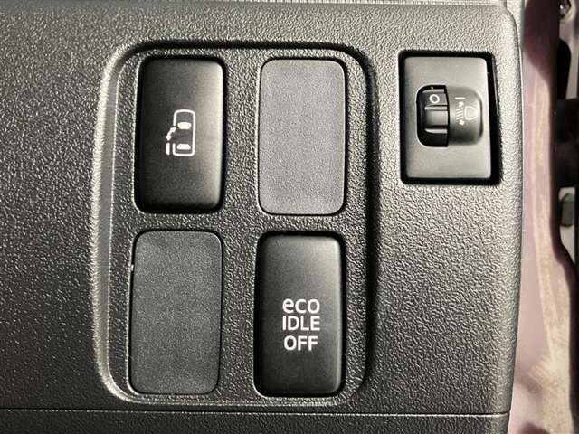 片側電動スライドドアのスイッチ付です。車内からもスイッチひとつで楽にドアの開閉が可能です。電動なので開閉時に力を使う必要がなく、半ドアになることもありません！