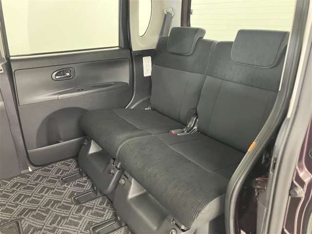 パワースライドドア付きだから、狭い駐車スペースなどでの 乗り降りラクラク！小さなお子さまのいるご家庭には嬉しい装備。