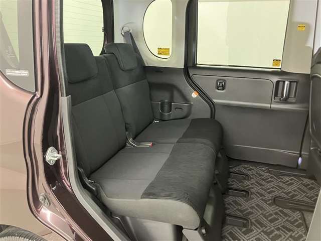 室内外はもちろん、シートを外してニオイの元となるフロアカーペットまで消臭・除菌を実施。中古車を気持ちよくお乗りいただけるクリーニングサービスです。詳細は販売店スタッフまでおたずねください。