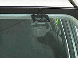 【ドライブレコーダー】安心・安全なカーライフに必須のドライブレコーダーを装備！走行中はもちろん、あおり運転や事故に遭遇した際の状況も映像で記録し、万一のリスクに備えます。