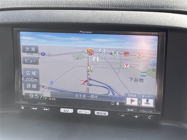 【ナビ】ナビを装備しております。ナビの使いやすさはもちろん、オーディオ機能も充実！キャンプや旅行はもちろん、通勤や買い物など普段のドライブも楽しくなるはず♪