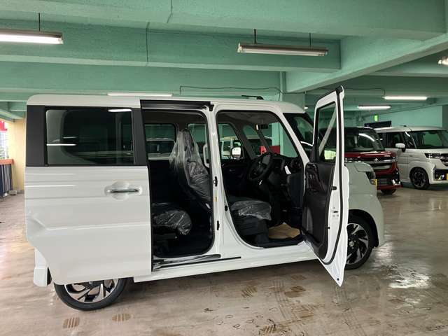 ●お客様のご愛顧がありまして年間販売台数200台、年間車検台数2500台、年間ご来店者数4000人でございます！●