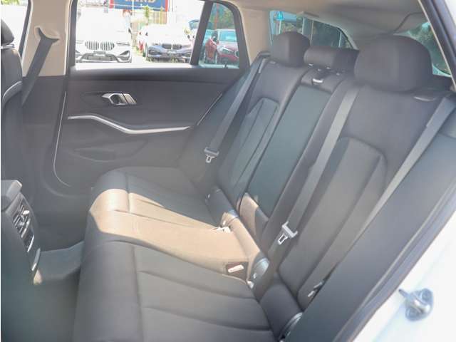 自動車保険のご案内も可能です。購入店でご加入いただきますと、万一の事故や故障の際にも安心です。