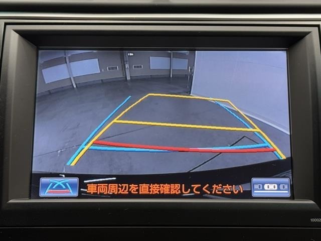 バックモニター付なので後退時に後方が見えるので安心。　車は構造上、死角がたくさんなので万が一を考えると必須ですね。　あくまで補助の為の装備、バックは目視で確認する事が重要ですよ。