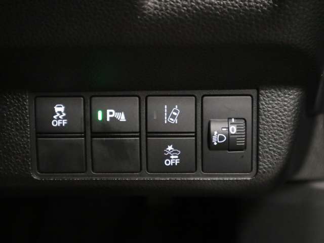 当社の展示車は全車両に”社団法人自動車公正取引協議会”の車両状態説明書を掲示しております。修復歴の有無は勿論、ドア等の外板の交換歴の有無までも表示☆口頭説明では無く書面にてお渡ししております♪